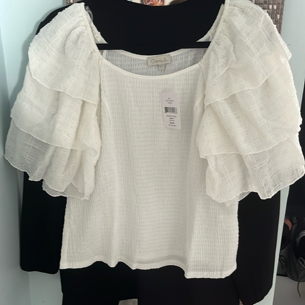 NWT Chenault puffy sleeve blouse